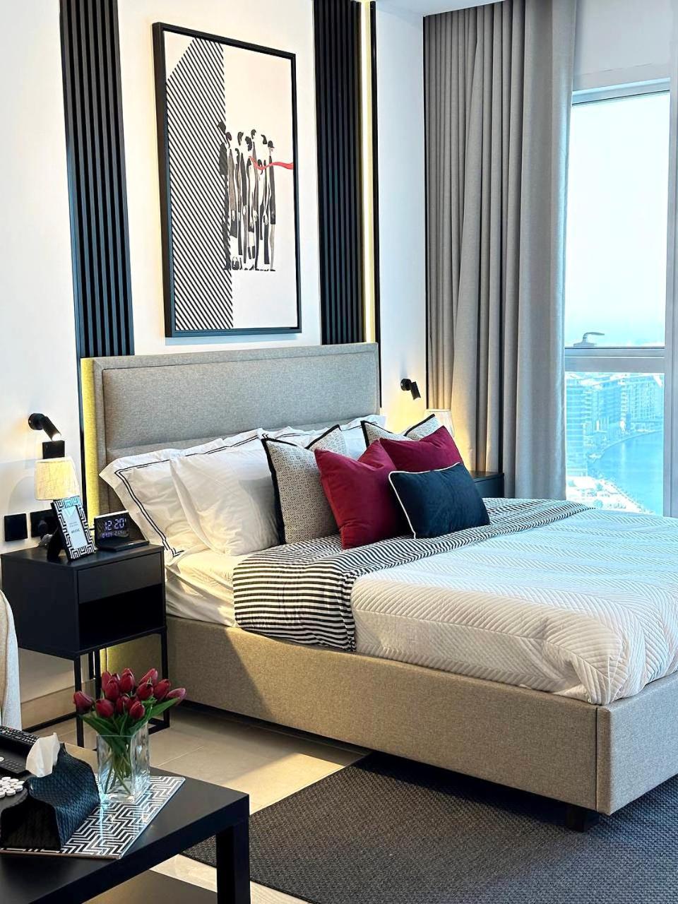 Stylish 5 Minutes Away By Car From Burj Khalifa अपार्टमेंट