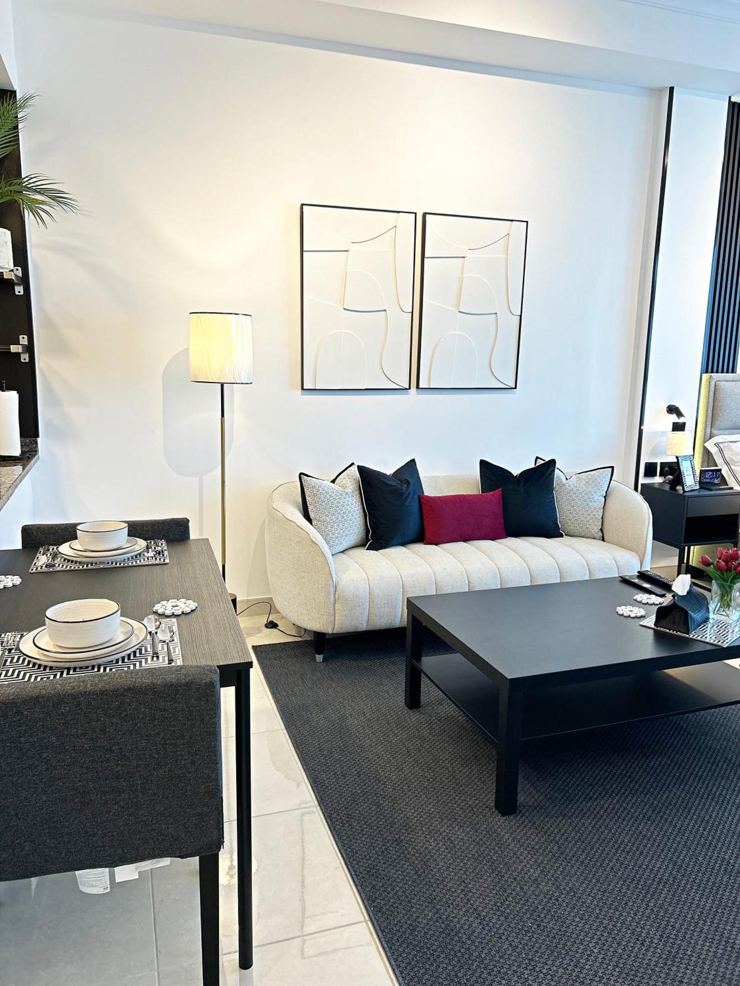 Stylish 5 Minutes Away By Car From Burj Khalifa अपार्टमेंट